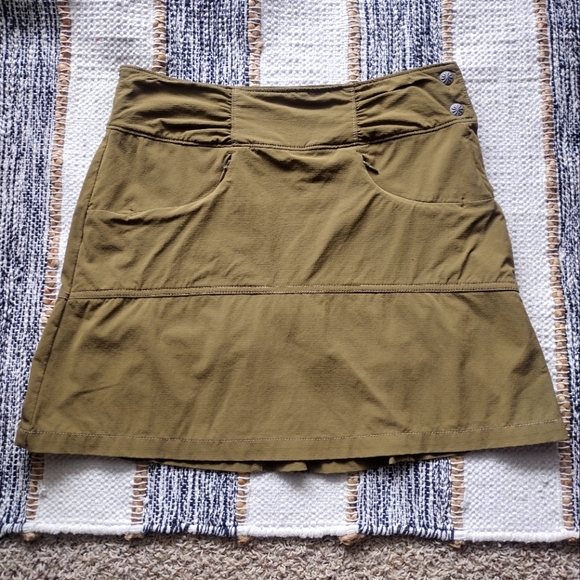 Athleta Pants - Athleta athletic Skort olive green color.